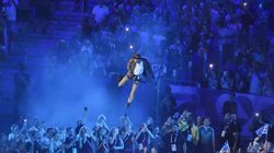 Aksi Terjun Tom Cruise Hebohkan Penutupan Olimpiade Paris 2024