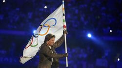 Aksi Terjun Tom Cruise Hebohkan Penutupan Olimpiade Paris 2024 Aksi Terjun Tom Cruise Hebohkan Penutupan Olimpiade Paris 2024