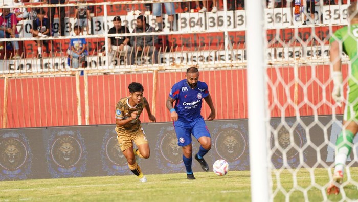 Arema FC vs Dewa United