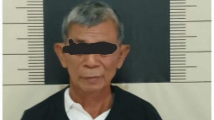 RA (66) pelaku yang memperkosa anak tirinya sejak tahun 2019 diamankan tim Sat Reskrim Polresta Cilacap.