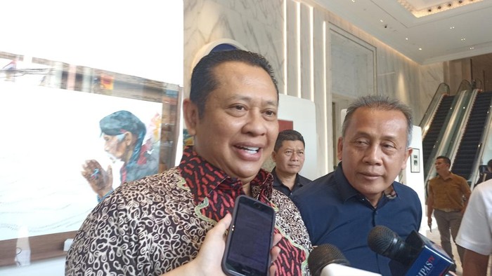 Ketua MPR Bambang Soesatyo Berbincang Nostalgia dengan Surya Paloh di Markas NasDem