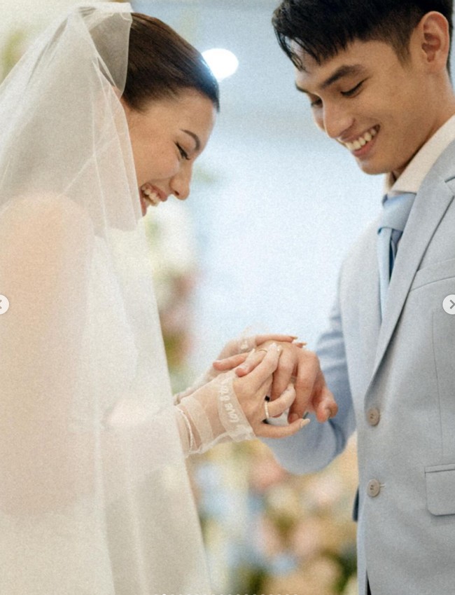 Mantan kekasih Randy Martin itu resmi dinikahi Ryuken Lie pada 8 Agustus 2024. Acara pemberkatan pernikahan keduanya digelar secara tertutup dan sederhana. Foto: Instagram/@cassandraslee