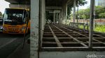 Duh! JPO dan Halte di Cakung Ini Rusak Tidak Terurus