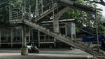Duh! JPO dan Halte di Cakung Ini Rusak Tidak Terurus