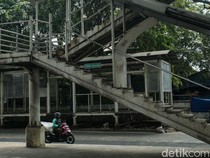 Duh! JPO dan Halte di Cakung Ini Rusak Tidak Terurus