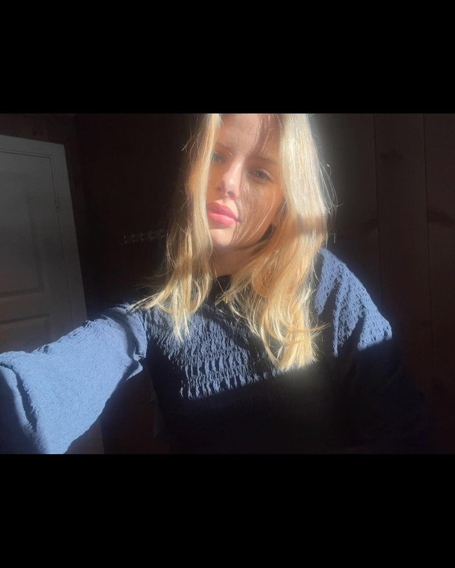 Embla Matilde Njerve sendiri masih berusia 17 tahun karena itu kariernya di masa depan dinantikan para netizen. Foto: Instagram