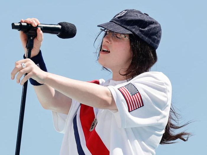 Foto Billie Eilish di Penutupan Olimpiade 2024 UNSPECIFIED: (EXCLUSIVE COVERAGE) In this image released on August 11, Billie Eilish performs at the LA28 Olympic Games Handover Celebration. (Photo by Emma McIntyre/Getty Images for LA28)