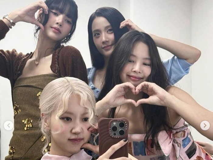 Foto: Harga Outfit Personel BLACKPINK Saat Reuni, Gelar Fansign Eksklusif