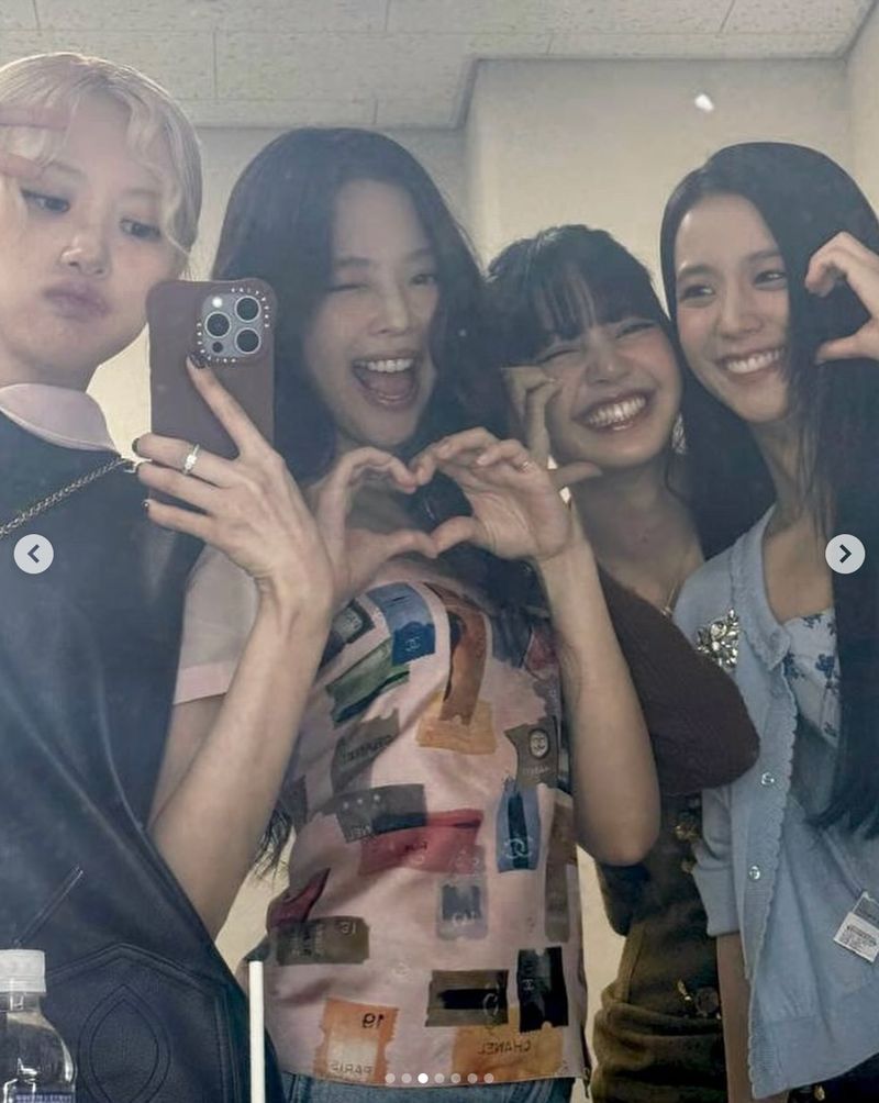 Foto: Harga Outfit Personel BLACKPINK Saat Reuni, Gelar Fansign Eksklusif