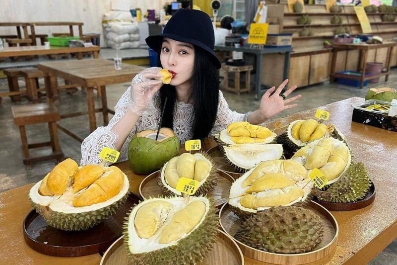 Gegara Dimakan Artis Ini, Warga China Serbu Durian Malaysia