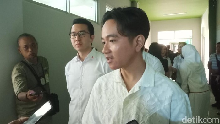 Gibran Rakabumung Raka di Cemani, Kecamatan Grogol, Kabupaten Sukoharjo, Senin (12/8/2024).