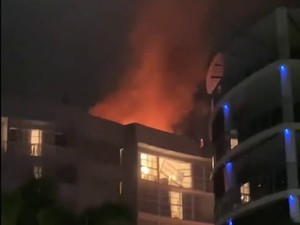 Ngeri, Helikopter Hantam Hotel, Pilot Meninggal, Ratusan Tamu Diungsikan