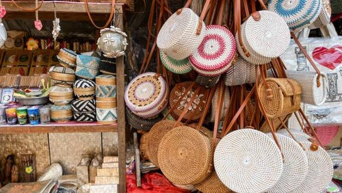 Ilustrasi souvenirs oleh-oleh Bali.