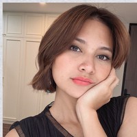 Melalui unggahan di akun Instagram pribadinya Indah juga langsung memamerkan penampilan barunya dengan berfoto selfie. Meski mengaku sempat merasa deg-degan dengan keputusan memotong ekstrim panjang rambutnya, namun Indah mengaku senang dan menyukai hasilnya. Foto: Instagram/@indahpermatas