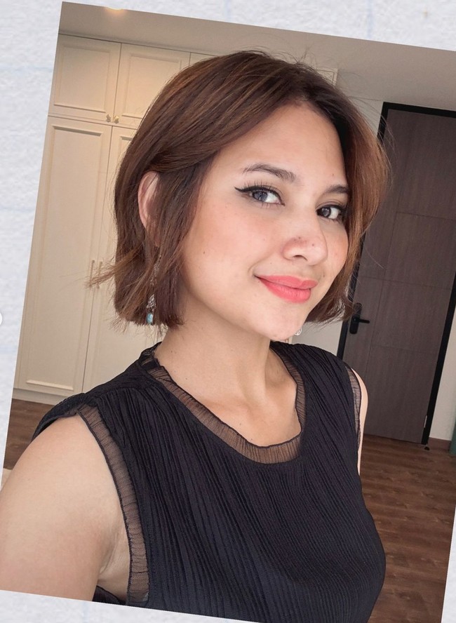 Tak hanya dipuji suami, penampilan baru Indah juga banjir pujian netizen. huaaa bondoll cantikk amaatt, komentar salah seorang netizen. klo cantik mah bebas y  mau diapain aja mah tetap cantik dan makin cantik aja @indahpermatas, tambah netizen lain. Foto: Instagram/@indahpermatas