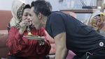 Indra Bruggman Punya Kedai Kopi, Ini Aksinya Meracik Kopi