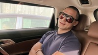 Indra Bruggman alami sakit hipertiroid yang membuat berat badannya turun drastis. Namun ia semangat untuk sembuh dan lebih sehat lagi dari sebelumnya. Foto: Instagram indrabruggman