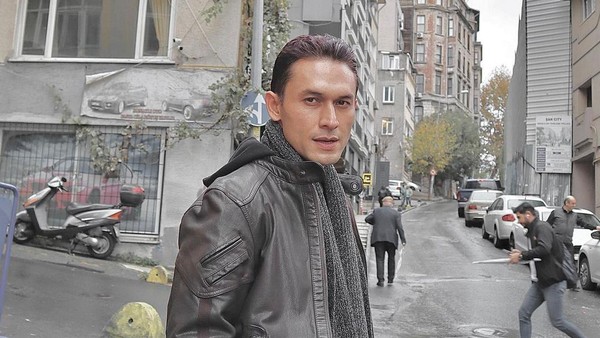 Penampilan Indra Bruggman Pascaoperasi Plastik Kantung Mata