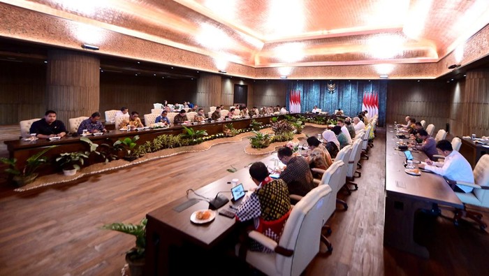 Jokowi Pimpin Sidang Kabinet di IKN - Menteri di IKN