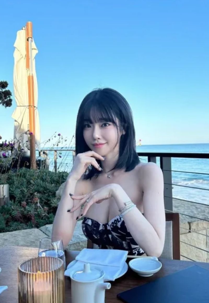 Juice Seyeon, streamer konten dewasa Korea yang terciduk bersama bos HYBE Bang Si Hyuk Juice Seyeon, streamer konten dewasa Korea yang terciduk bersama bos HYBE Bang Si Hyuk