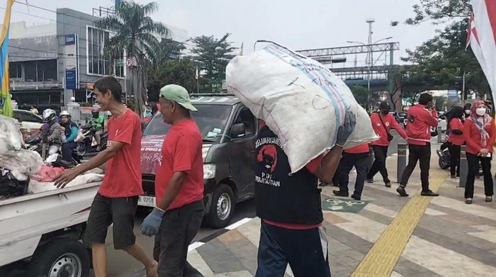 PDIP Angkat Bicara Terkait Aksi Pembuangan Sampah di Kantor Wali Kota Depok