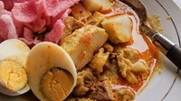 Ketupat Sayur Padang Istrinya Dapin berlokasi di Kramat Pela. Seporsinya mulai Rp 15.000 dengan kuah yang kental dan berempah. Foto: Instagram/Google Review