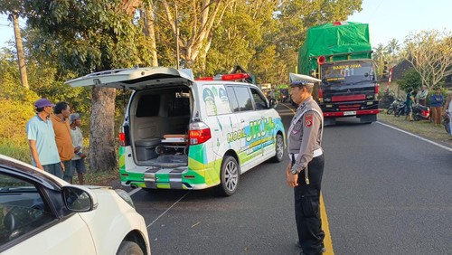 Kecelakaan yang menewaskan pemotor di Jalur Denpasar-Gilimanuk, tepatnya di Desa Tuwed, Kecamatan Melaya, Kabupaten Jembrana, Senin (12/8/2024). (dok. Polsek Melaya)