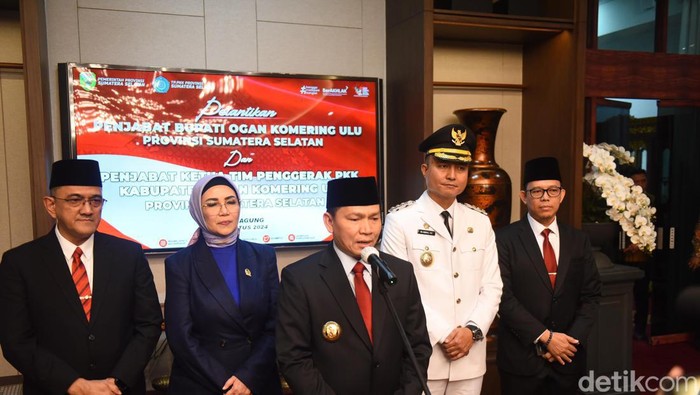 Ketua DPRD Sumsel saat menghadiri pelantikan Pj Bupati OKU.