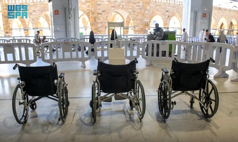 Layanan kursi roda gratis di Masjidil Haram
