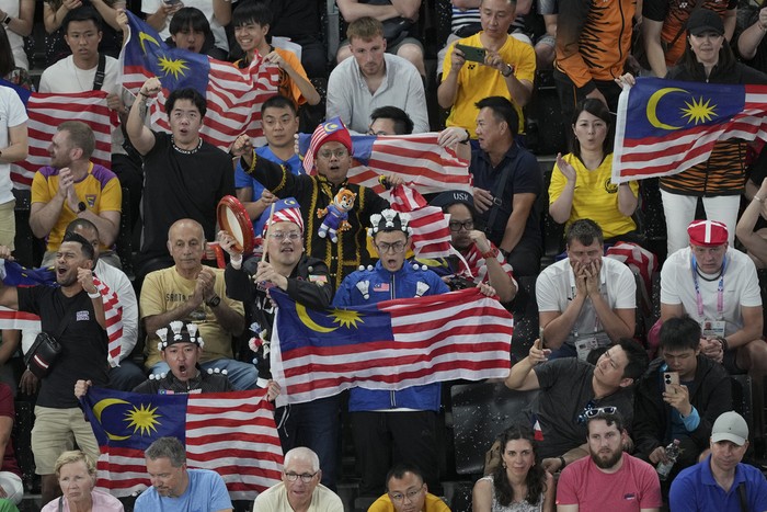 Malaysias Lee Zii Jia celebrates after winning the bronze medal at the mens singles badminton at the 2024 Summer Olympics, Monday, Aug. 5, 2024, in Paris, France. (AP Photo/Dita Alangkara)