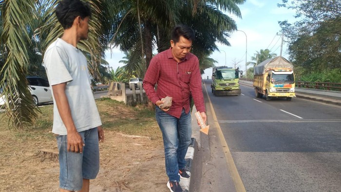 Lokasi korban pembacokan terkapar di Palembang.