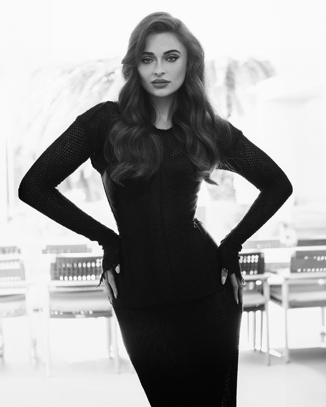 Wanita 28 tahun itu sendiri berprofesi sebagai model dan manajer marketing. Foto: Instagram @mialerouxx