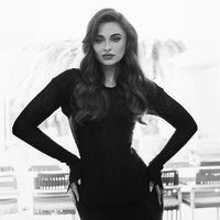 Wanita 28 tahun itu sendiri berprofesi sebagai model dan manajer marketing. Foto: Instagram @mialerouxx