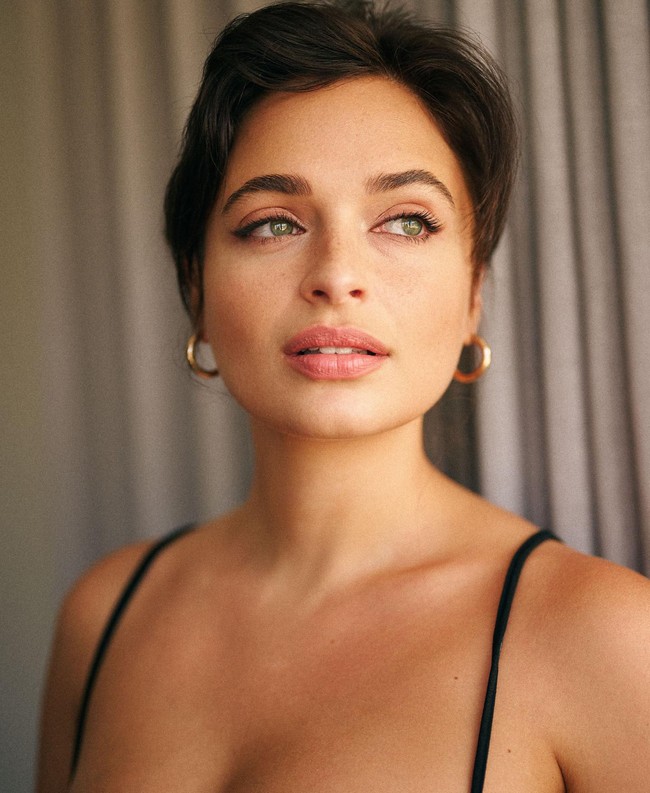 Salah satu misinya jika terpilih jadi Miss Afrika Selatan adalah untuk bekerja sama dengan pemerintah untuk membantu sesama. Foto: Instagram @mialerouxx