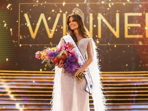 8 Potret Cantik Miss Afrika Selatan 2024, Ratu Kecantikan Pertama yang Tuli