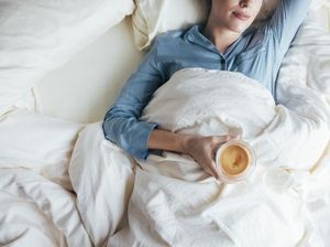 Apa Benar Minum Kopi Decaf Bisa Bikin Tidur Lebih Nyenyak?