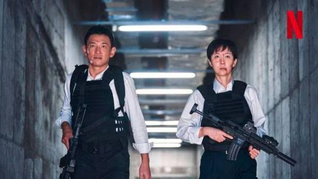 Cuplikan adegan dalam film Mission: Cross (2024).