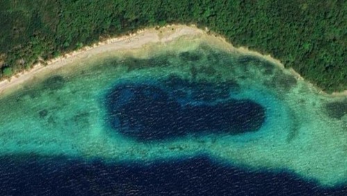 Palung telapak kaki raksasa dan Batu Payung di Flores Timur . (Dok Desa Waibao)