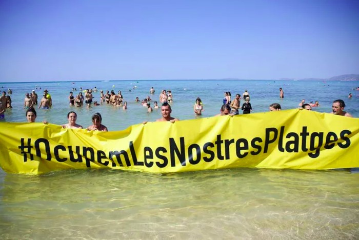 Pantai Majorca diserbu warga, usir turis