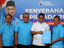 Potret Partai Gelora Serahkan Surat Rekomendasi ke Bakal Cakada