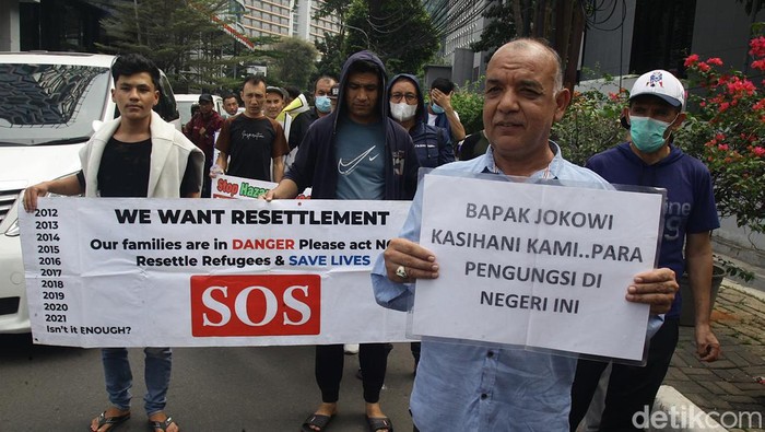 Pencari Suaka Gelar Demo di Depan Kantor UNHCR Para pengungsi warga negara asing (WNA) melakukan aksi ujuk rasa di kantor UNHCR, Jl Setiabudi Selatan, Jakarta Selatan, Senin (12/8/2024).