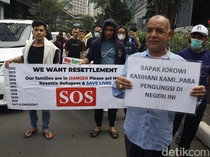 Pencari Suaka Gelar Demo di Depan Kantor UNHCR Jakarta