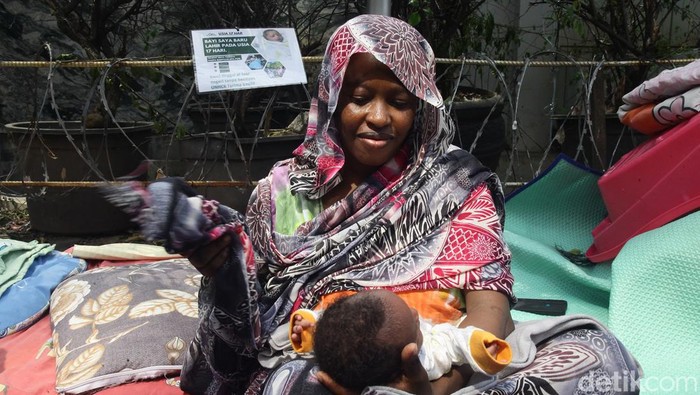 Pencari Suaka Gelar Demo di Depan Kantor UNHCR Para pengungsi warga negara asing (WNA) melakukan aksi ujuk rasa di kantor UNHCR, Jl Setiabudi Selatan, Jakarta Selatan, Senin (12/8/2024).