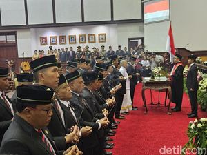 Diawali Mejaya-jaya, 45 Anggota DPRD Gianyar Periode 2024-2029 Dilantik