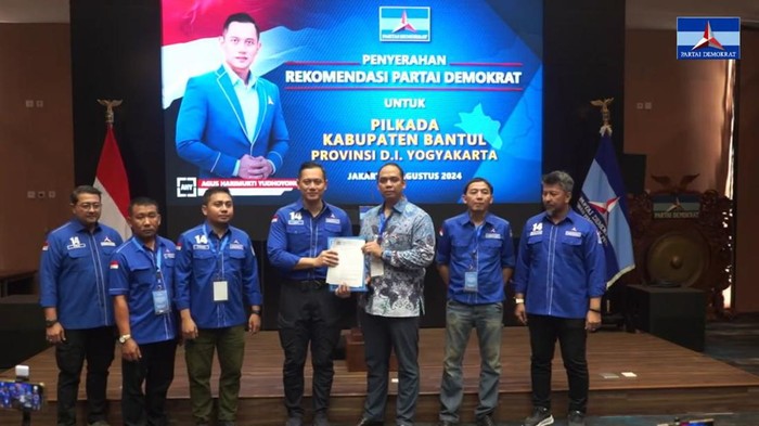 Penyerahan rekomendasi Pilkada Bantul 2024 dari DPP Demokrat kepada DPC Demokrat Bantul. Foto diunggah Senin (12/8/2024).