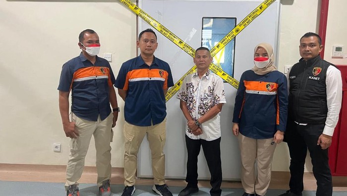 Polda Babel menyegel alat kedokteran terkait dugaan korupsi di RS provinsi.