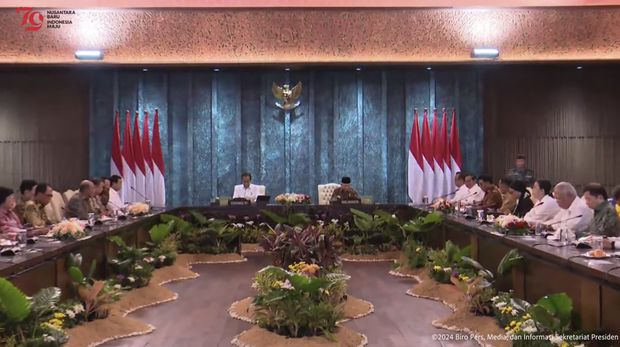 Presiden Joko Widodo saat pada Rapat Sidang Kabinet Perdana di IKN, Senin (12/8/2024). (Tangkapan Layar Youtube Sekretariat Presiden)