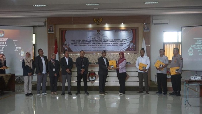 Rapat pleno penetapan rekapitulasi DPS Pilkada serentak di Kantor KPU Klaten