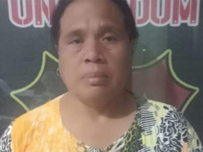 Wanita asal Palembang, Ratna Juwita (54) ditangkap karena mencopet di Lubuklinggau. Sebelumnya, ia pernah ditangkap di Palembang karena kasus yang sama