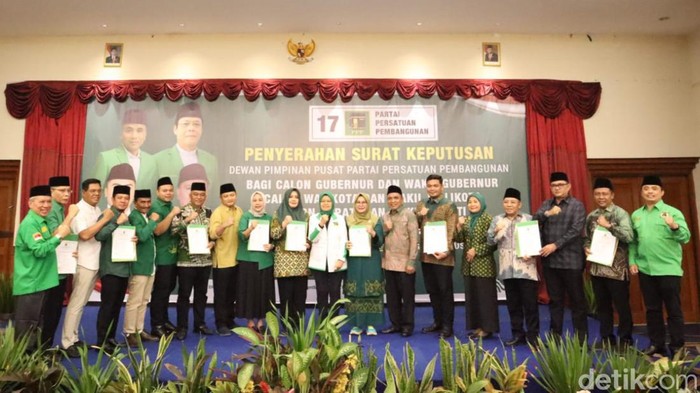 Penyerahan SK B1KWK kepada cakada PPP se-NTB.
Foto: Helmy Akbar / detikBali